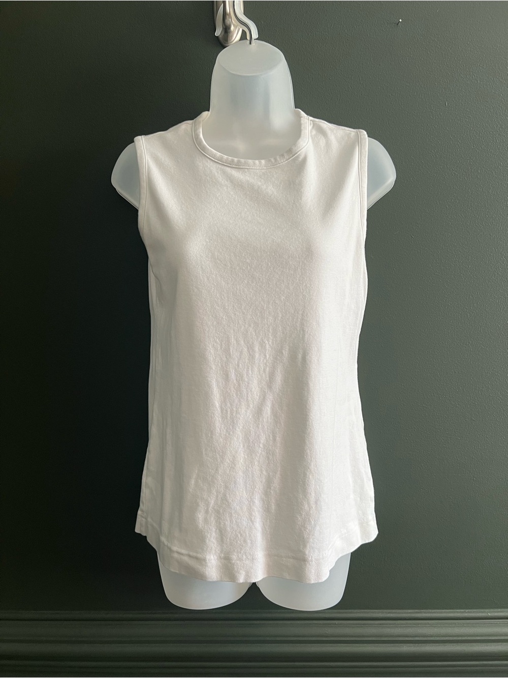 DULUTH No Yank Tank White Sleeveless Tank Top